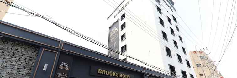 Khác brooks hotel