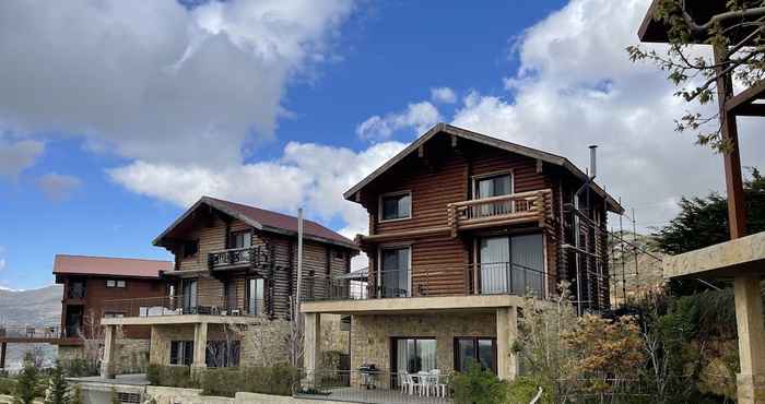 Khác Wood and Stone Chalet