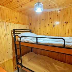 Room 1 Zeren Apart 2 Centrum, Yeṣilyurt kafe Hotels