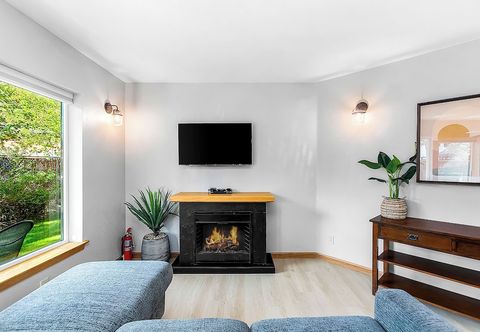 อื่นๆ Dasha's Snowboard Track - Icicle Village