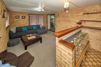 Lain-lain 4 4BR Pool House Close to Shops