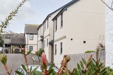 その他 1 Queensway Gardens