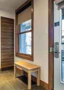 Pintu masuk dalaman Suites-sur-Lac