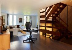 อื่นๆ 6 The Swiss Cottage Wonder - Glittering 2bdr House With Garden