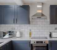 Others 4 Shepherds Bush 2 Bed Apartment TF