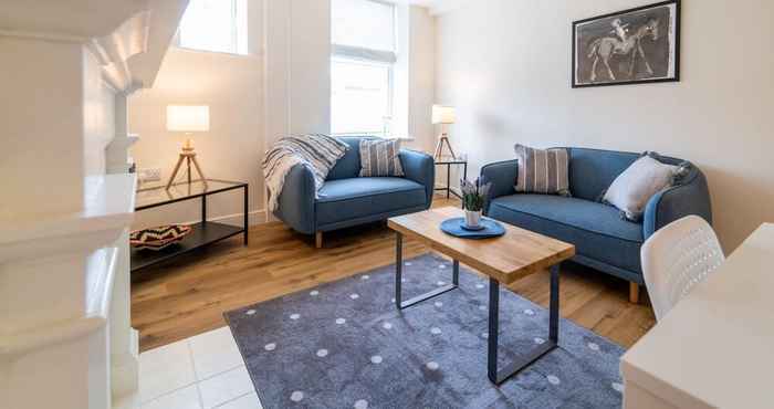 Others Stylish Spacious 1 bed Apartment - Downtown