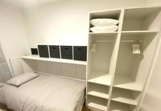 Lain-lain 4 2 Bedrooms Flat in Center with Parking