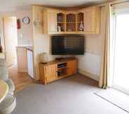 Others 6 Pets go Free Family 3 Bed Caravan With Decking