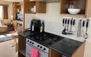 Others 6 Super 3 Bedroom Pet Friendly Caravan With Decking