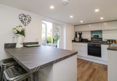 Lainnya 4 Riverview @ 1 Brunel View