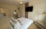 Others 6 Charming 2-bed Apartment in Danbury, Essex