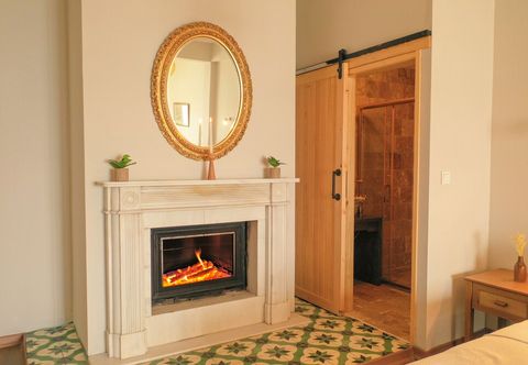 Others Anka Aya Nikola