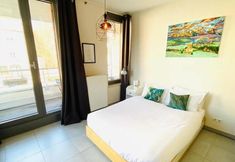 Others 5 Large Studio in Center with Terrace