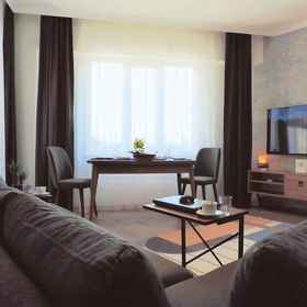 Room 1 อพาร์ทเมนท์ที่ทันสมัยพร้อมวิวทะเล 10 นาทีถึงหาด Lara, โรงแรม & ที่พัก Merkez