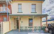 Others 4 4 Bedroom House - Hobart CBD - Parking