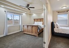 Lain-lain 4 Geary Getaway 3 Bedroom Home by RedAwning