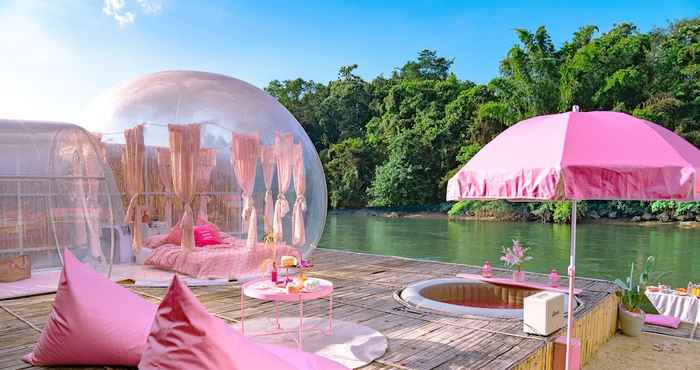 อื่นๆ The Three Bubble Houses