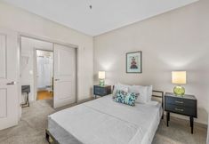 Others 3 Furnished Apartments in Decatur Square