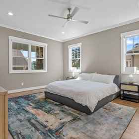 Room 1 East Lake Home, Peachtree Center Hotels