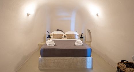 Others 2 SantorOia Luxury Suites
