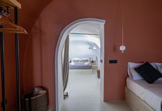 Others 7 SantorOia Luxury Suites