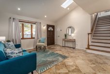 その他 Margaret 5 Bedroom Home by RedAwning