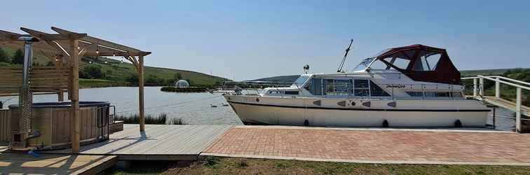 Lainnya The Rose 37ft Lakeside Yacht inc Hot Tub