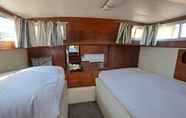 Lainnya 4 The Rose 37ft Lakeside Yacht inc Hot Tub