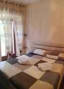 Room Immaculate 2-bed House