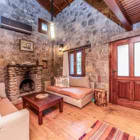 Room 1 Chic Villa w Fireplace 3 min to Beach in Bodrum, Hotel Bodrum Gümbet 17 Nolu Aile Sağlığı Merkezi