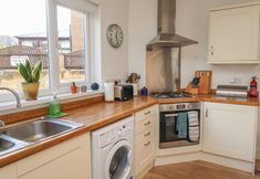 Lainnya 5 White Feathers