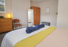 Lainnya 2 White Feathers