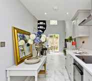 Others 6 Charming Home With Patio Close to Wimbledon Park by Underthedoormat