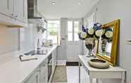 Lainnya 7 Charming Home With Patio Close to Wimbledon Park by Underthedoormat