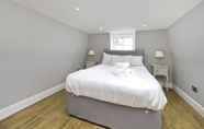 Lainnya 4 Charming Home With Patio Close to Wimbledon Park by Underthedoormat