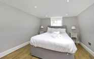 Lain-lain 4 Charming Home With Patio Close to Wimbledon Park by Underthedoormat