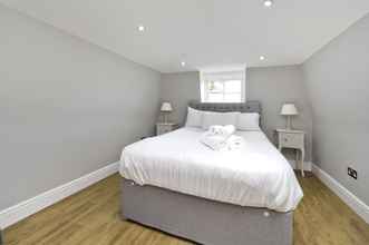 Lain-lain 4 Charming Home With Patio Close to Wimbledon Park by Underthedoormat