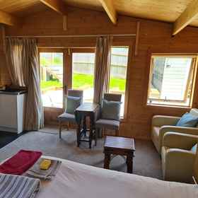 Primary image 1 ペットフレンドリー プライベートキャビン タウン ユーロトンネル ビーチ, トンブリッジ・アンド・メーリング地区 ホテル