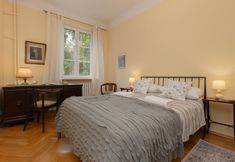 Others 2 Apartment Rynek Nowego Miasta by Renters