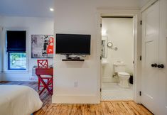 Others 3 7 Private Suites Sleeps 25 Walkable to DT!