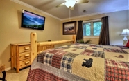 Khác 3 Mountain View Bliss - Cozy 1BR Cabin