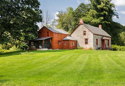 기타 1735 Stone Farmhouse