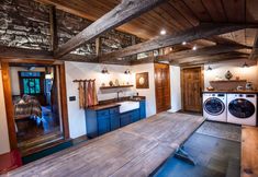 기타 7 1735 Stone Farmhouse