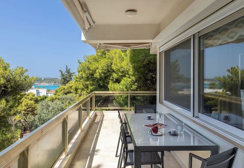 Others Relux Sea View 2BD Apartment by BluPine