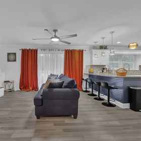 Room 1 Blue Magic Message Now for Summer Special, Khách sạn Five Points