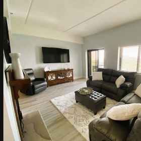 Room 1 Cozy and Spacious 2B Condo w Private Balcony and Fireplace, โรงแรม & ที่พัก Avery County