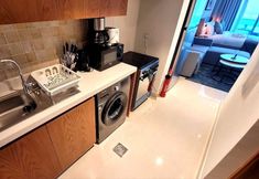 Others 2 Pristine Studio with Canal View - 703