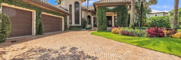 Others Casa Royale - Luxurious Waterfront Living 7 Bedroom Home by RedAwning