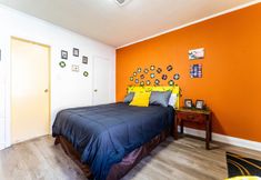 Others 5 Yellow Pillow inn