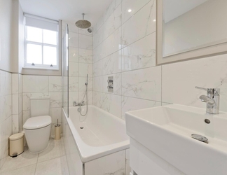 Others 2 Fabulous Three Bedroom Flat Near Marylebone by Underthedoormat